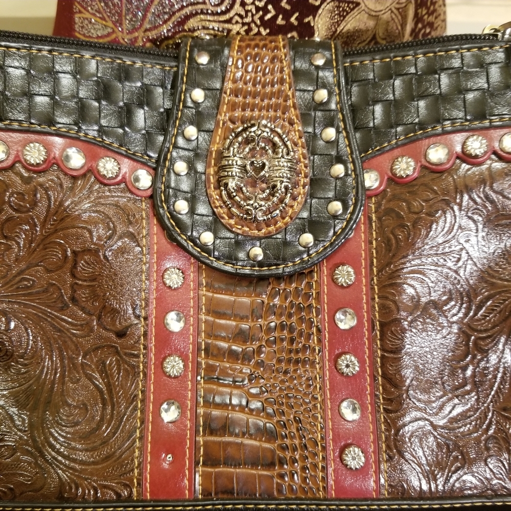 Darling tooled crossbody bag - Picture 10 of 10
